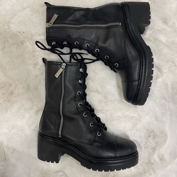 Micheal Kors boots size 7.5 - Picture 3 of 4